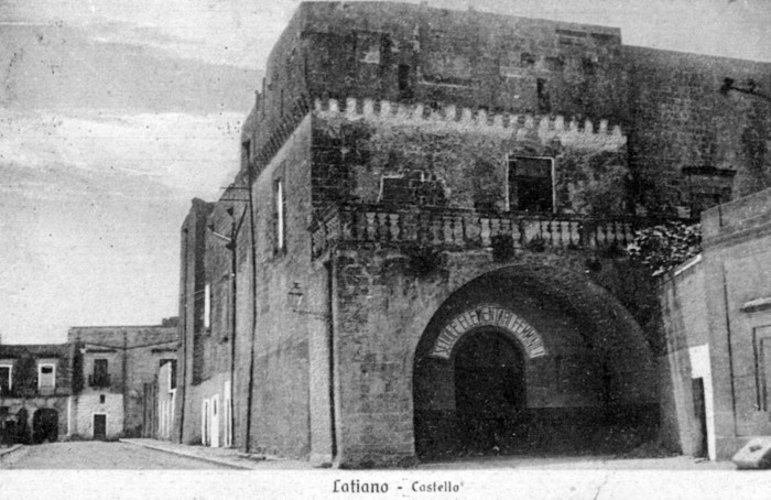 Ingresso originario del castello Imperiali in via Spinelli