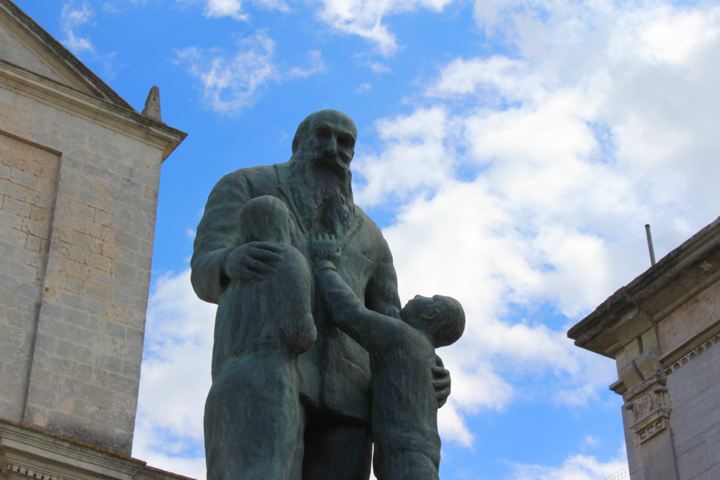 Monumento Beato Bartolo Longo